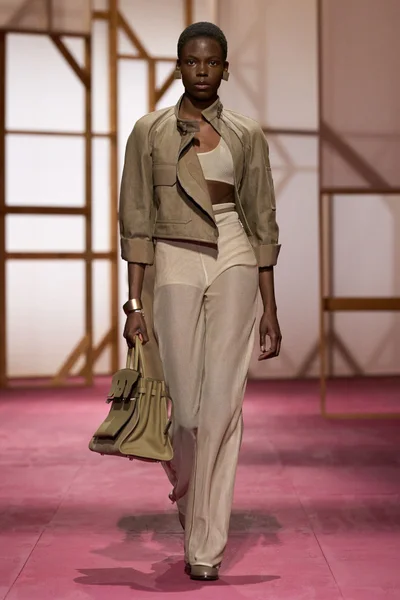 Look 14